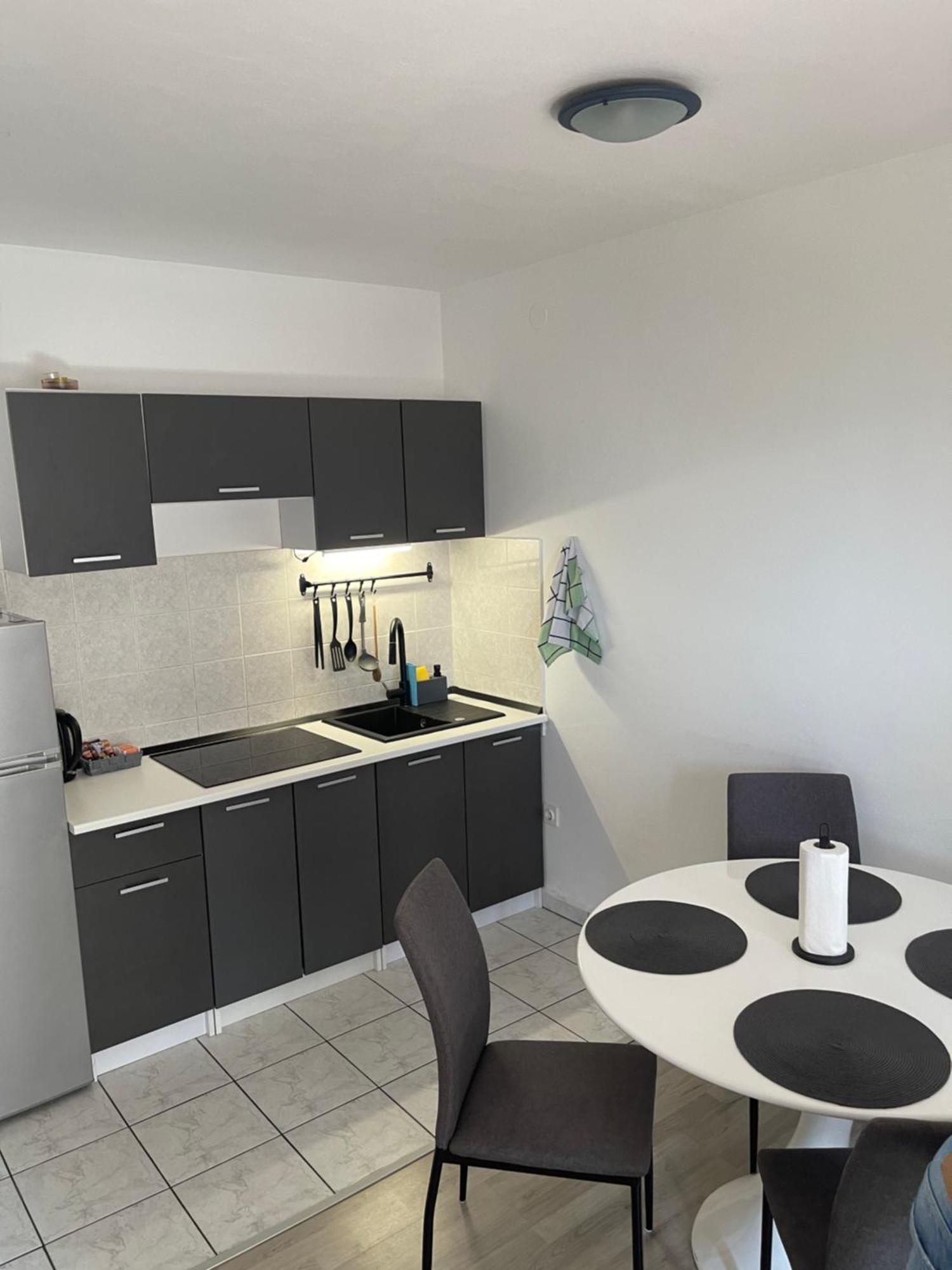 Apartman Hrusta ซริกเวนิซา ภายนอก รูปภาพ
